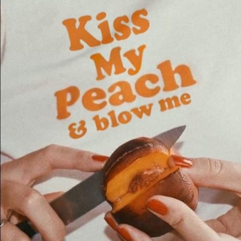 Blow Me Candle Co. Peach, Please! - Picture 8 of 8